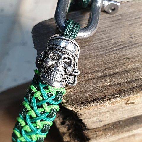 Bransoletka Pirae Skull Green Stitched