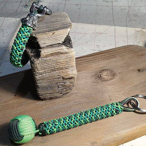 Zestaw Green Stitched - Bransoletka +Brelok