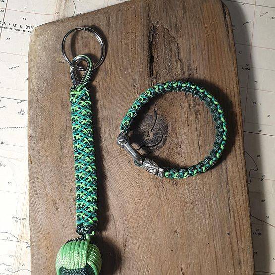 Zestaw Green Stitched - Bransoletka +Brelok grafika
